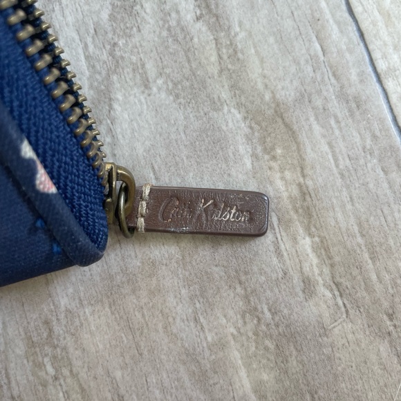 Cath Kidston Navy floral wallet - Picture 7 of 7